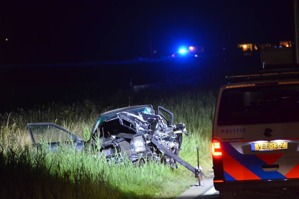 Twee personen bekneld bij zwaar ongeval