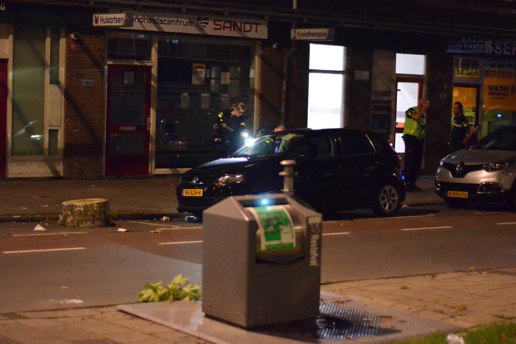 Auto beschoten, meerdere hulzen gevonden