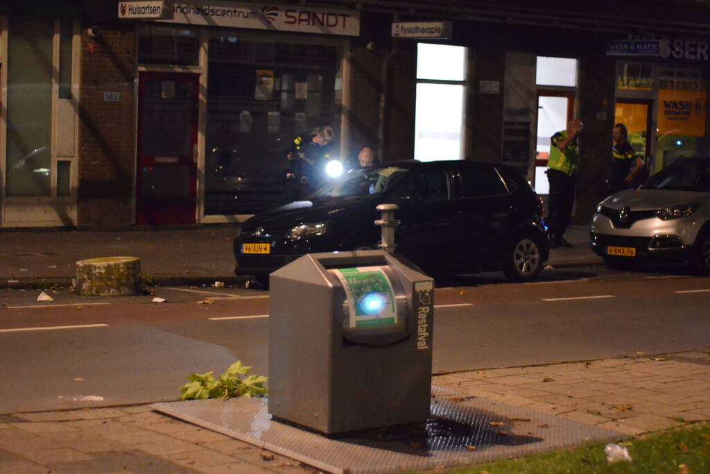 Auto beschoten, meerdere hulzen gevonden