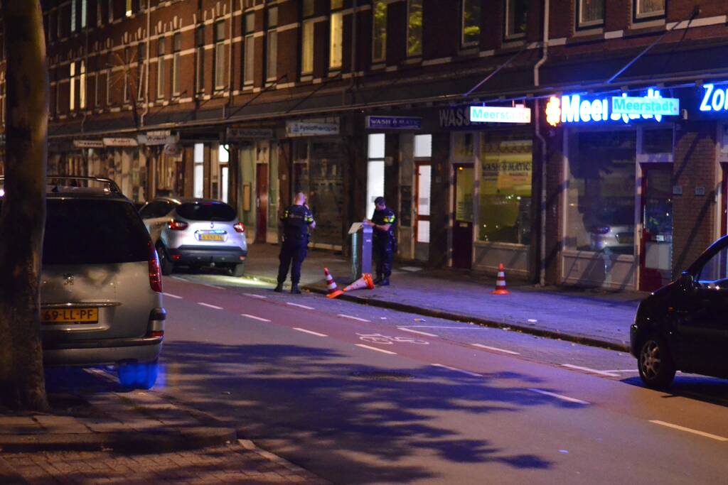 Auto beschoten, meerdere hulzen gevonden