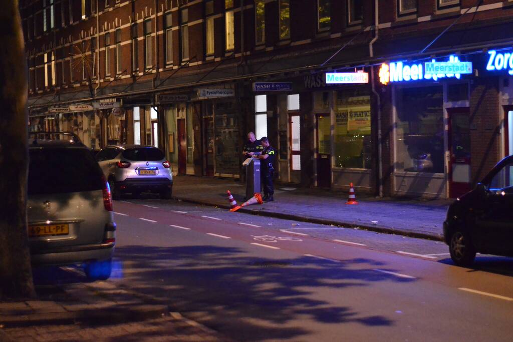 Auto beschoten, meerdere hulzen gevonden