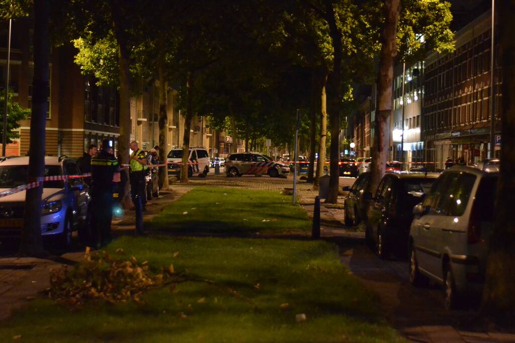 Auto beschoten, meerdere hulzen gevonden