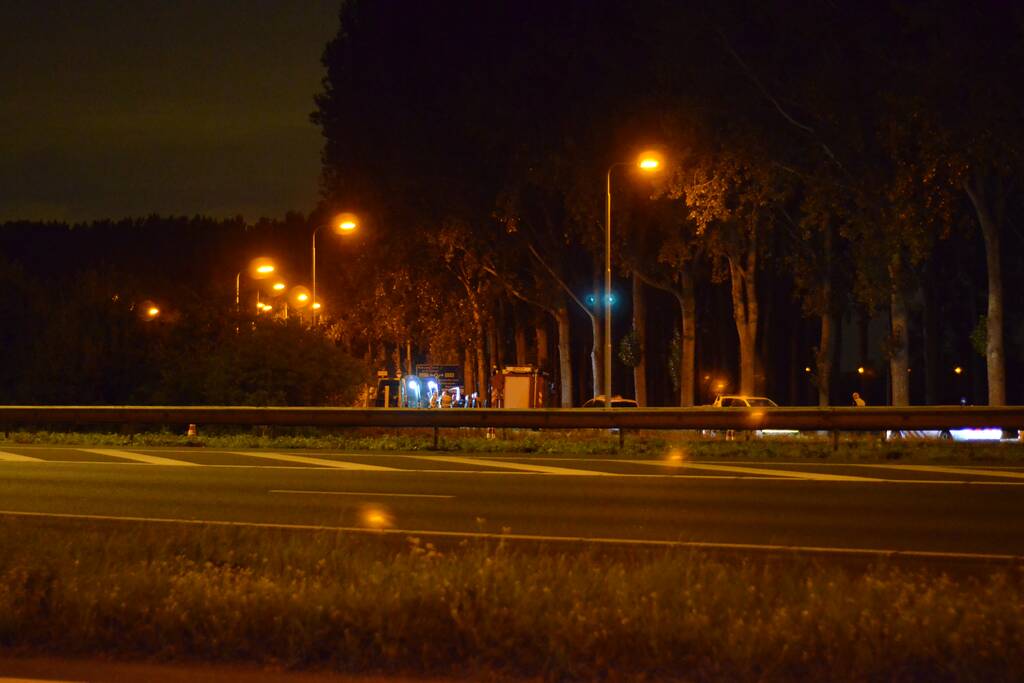 EOD onderzoekt auto met mogelijk explosieven