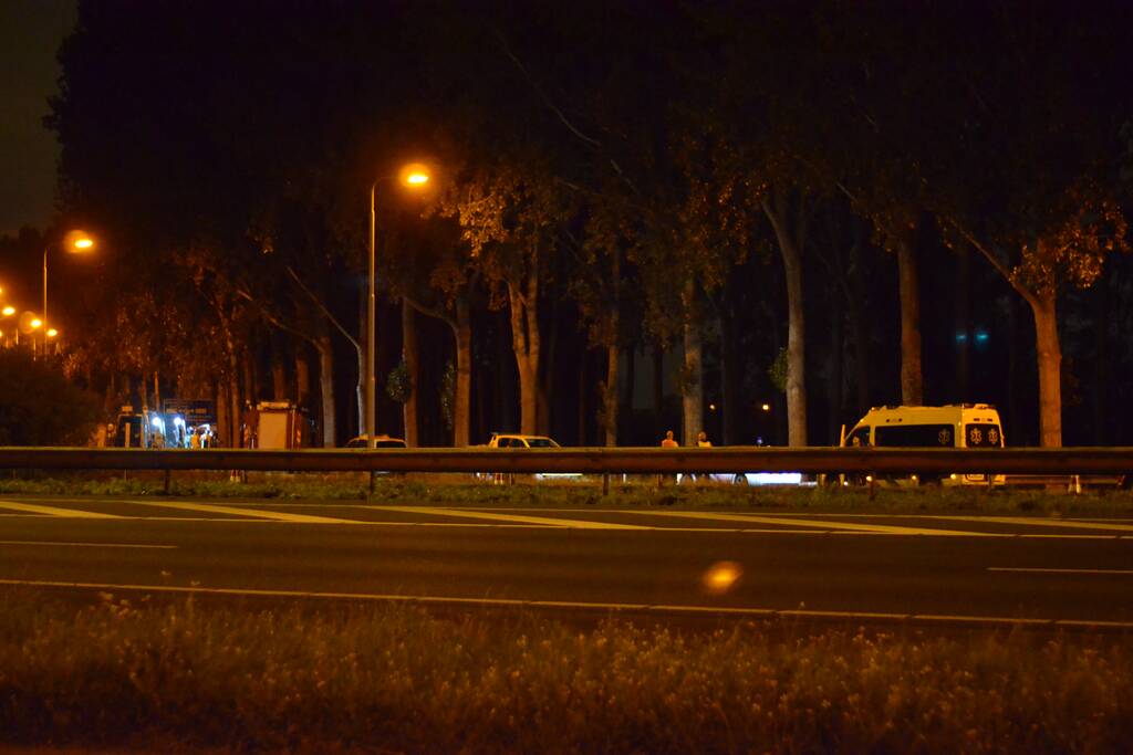 EOD onderzoekt auto met mogelijk explosieven