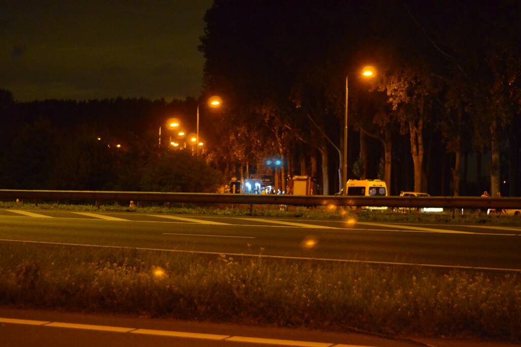 EOD onderzoekt auto met mogelijk explosieven