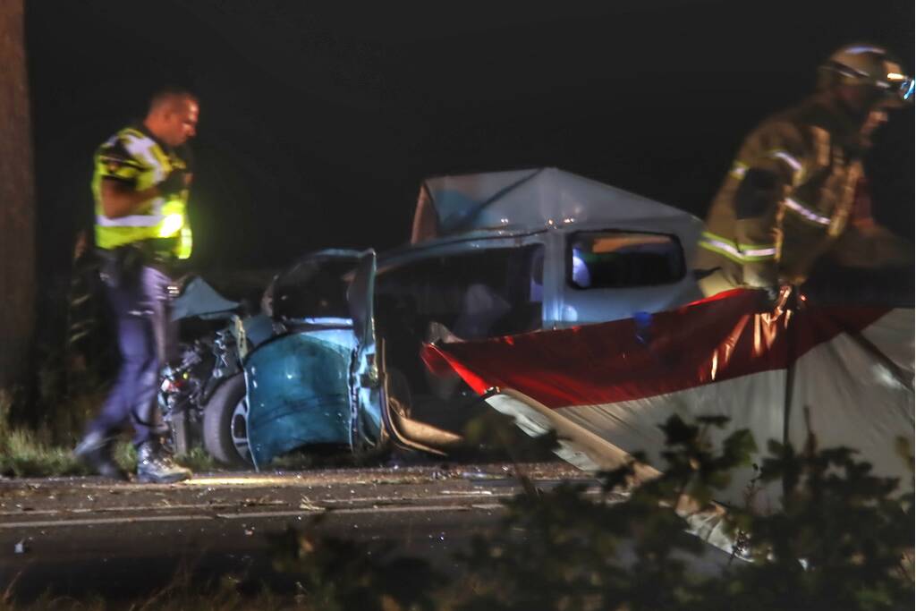 Automobilist overleden na ernstig verkeersongeval