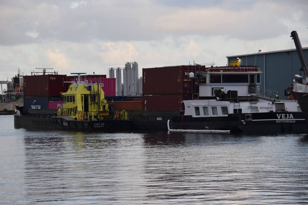 Machinekamer van binnenvaartschip loopt vol water