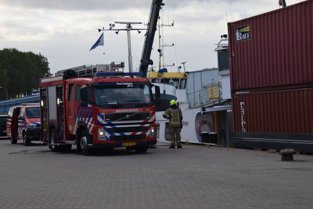 Machinekamer van binnenvaartschip loopt vol water
