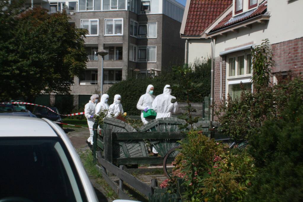 Overleden persoon aangetroffen na mogelijk misdrijf