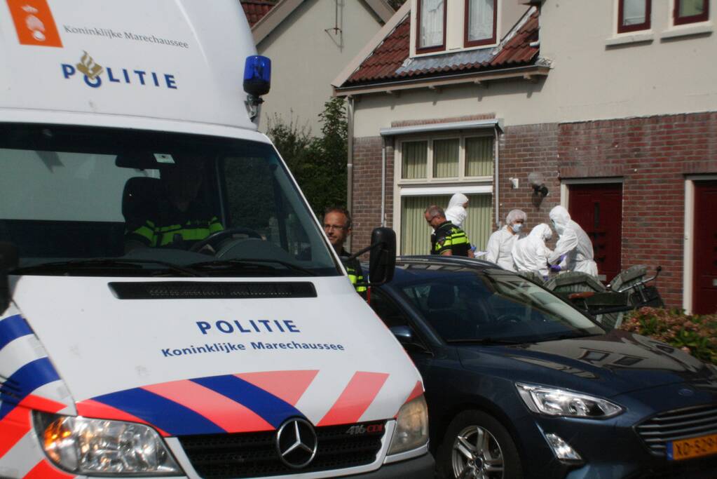 Overleden persoon aangetroffen na mogelijk misdrijf