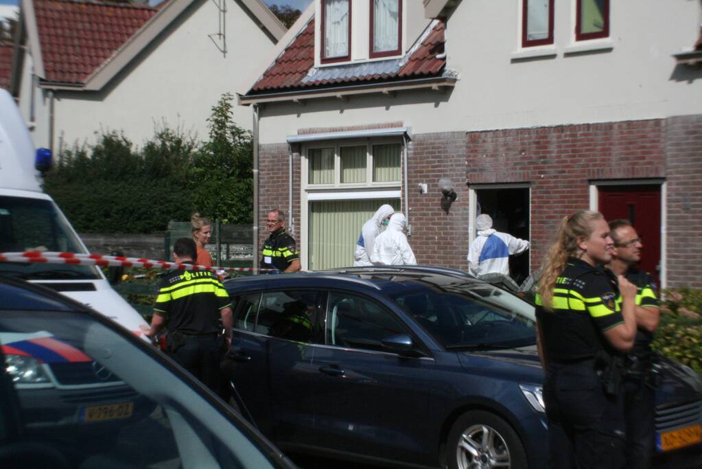 Overleden persoon aangetroffen na mogelijk misdrijf