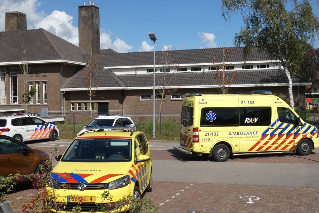 Steekpartij bij asielzoekerscentrum, verdachte slaat op de vlucht