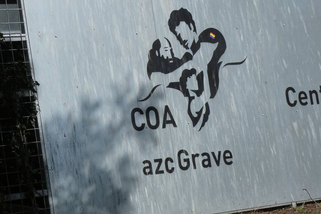 Steekpartij bij asielzoekerscentrum, verdachte slaat op de vlucht