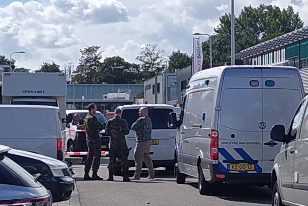 Persoon overleden bij explosie in bedrijfspand, politie doet groot onderzoek