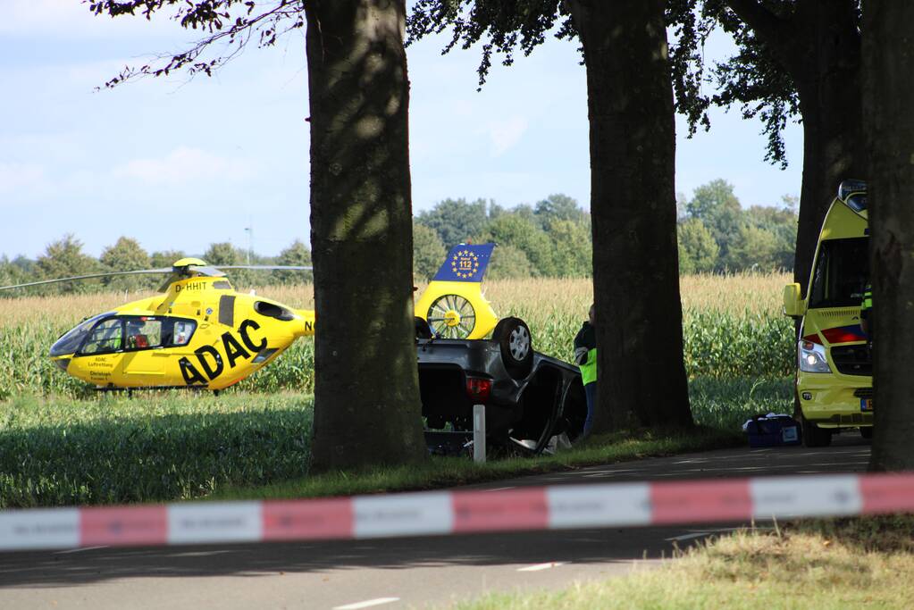 Twee vrouwen en drie kinderen gewond bij verkeersongeval