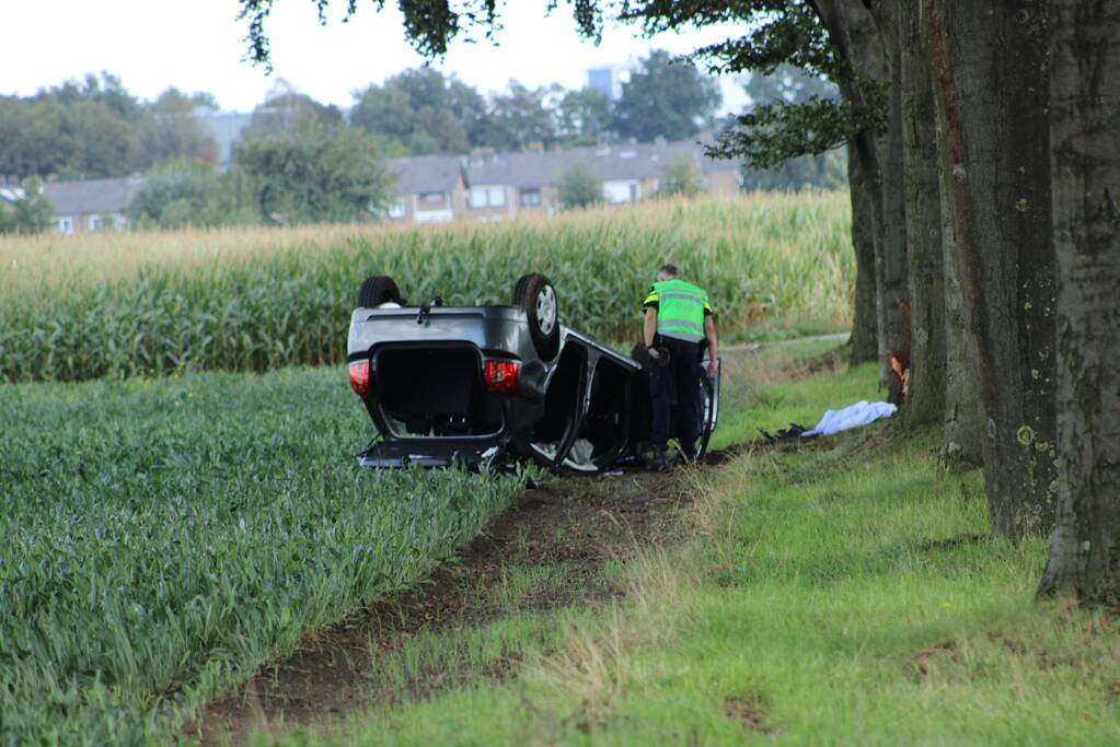Twee vrouwen en drie kinderen gewond bij verkeersongeval