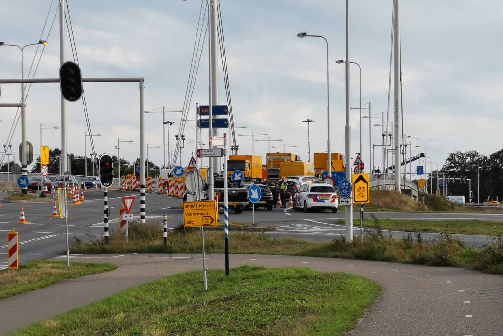 Schade na verkeersongeval tussen twee voertuigen