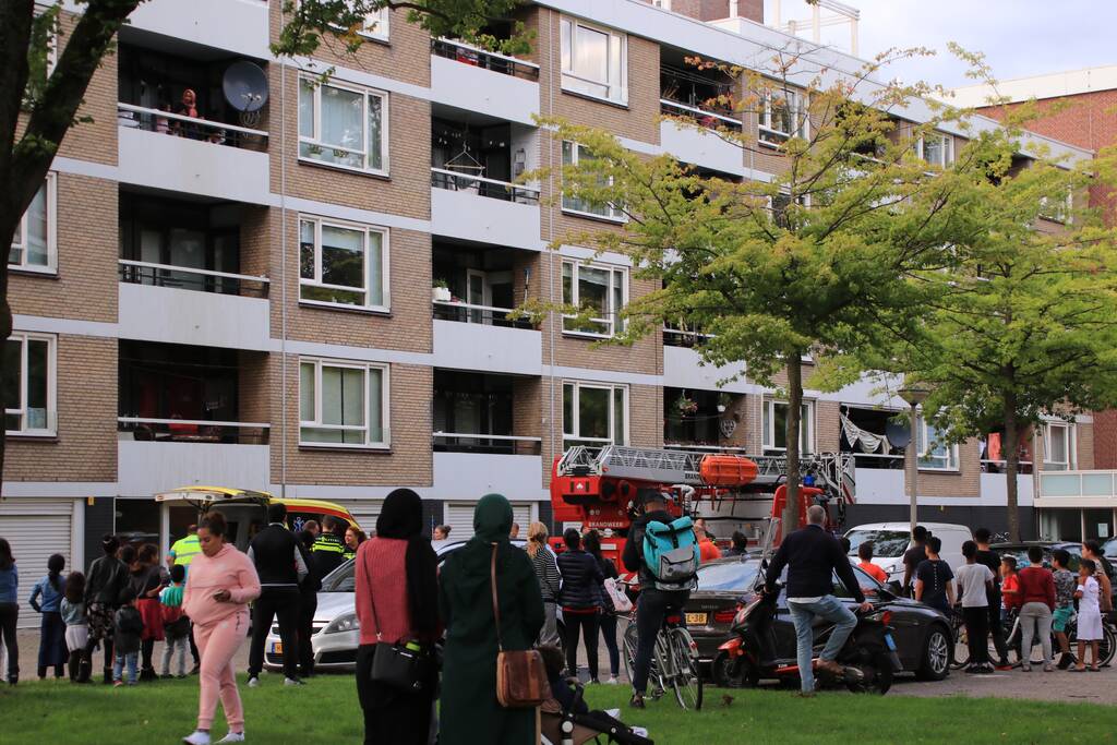 Brand op balkon, vrouw gewond