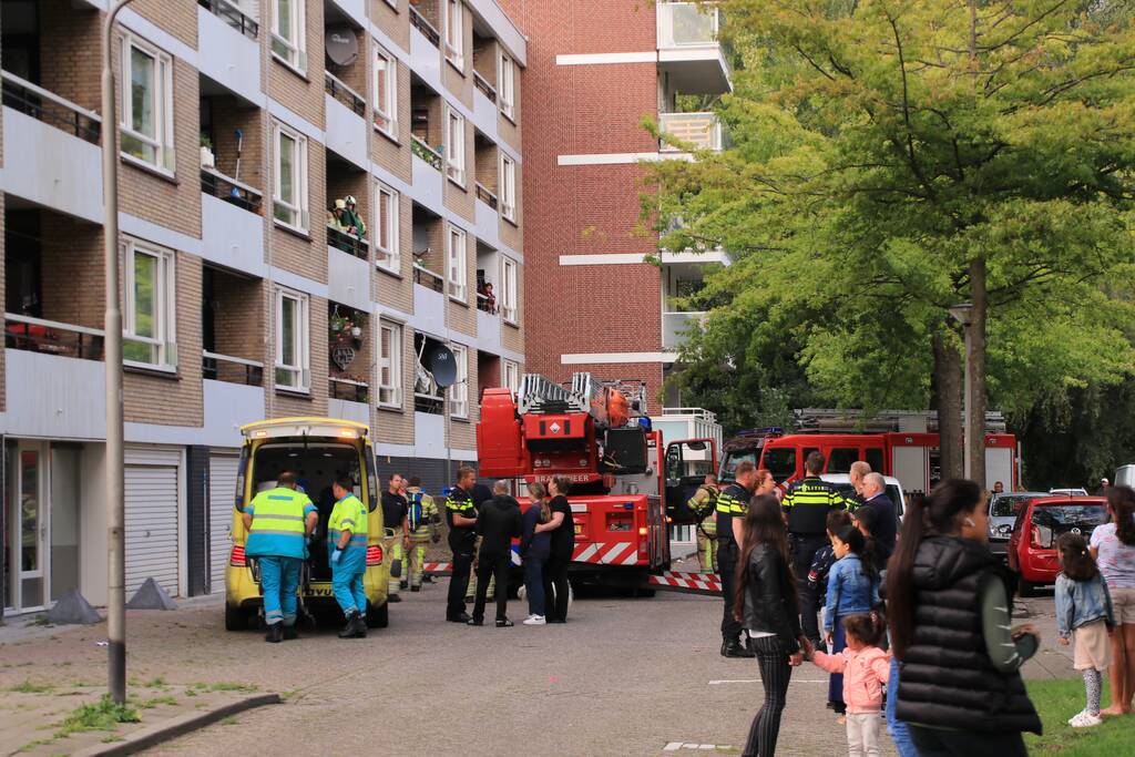 Brand op balkon, vrouw gewond