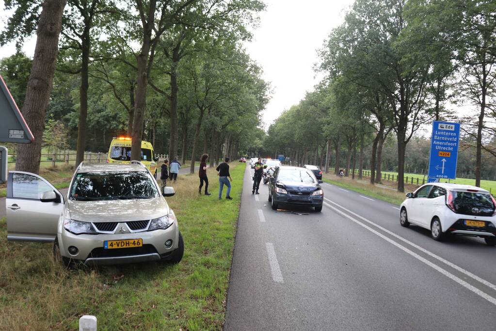 Vier voertuigen betrokken bij kop-staart botsing