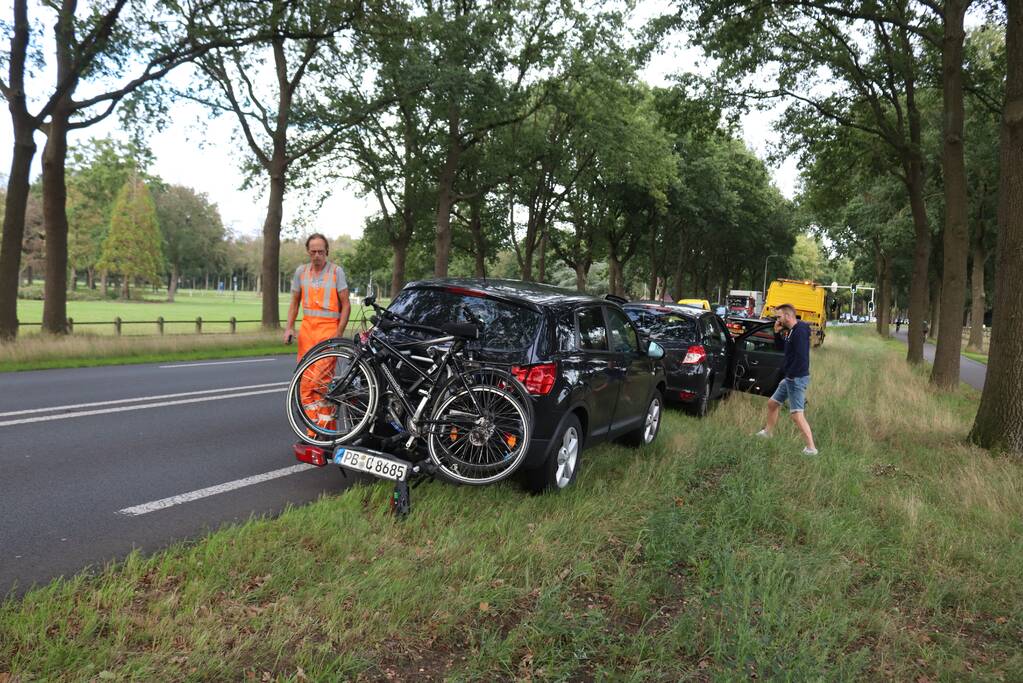 Vier voertuigen betrokken bij kop-staart botsing