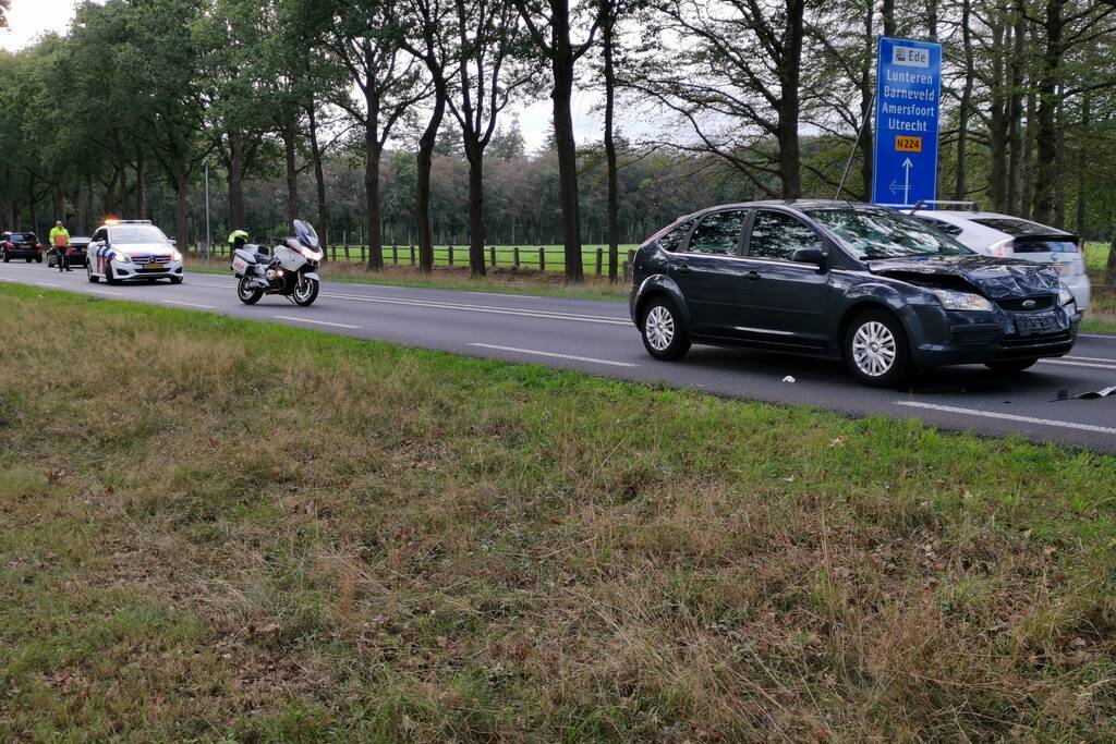 Vier voertuigen betrokken bij kop-staart botsing