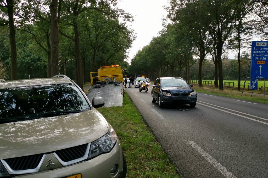 Vier voertuigen betrokken bij kop-staart botsing