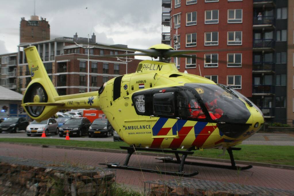 Scooterrijder zwaargewond bij ongeval op parkeerterrein