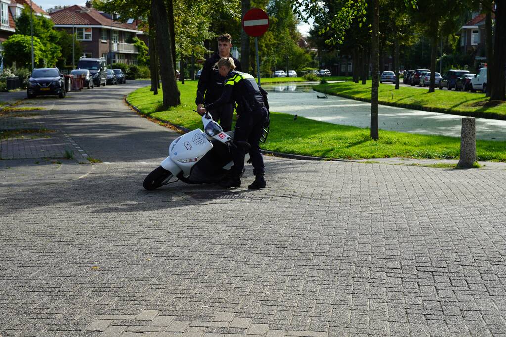 Scooterrijder gewond na botsing met auto