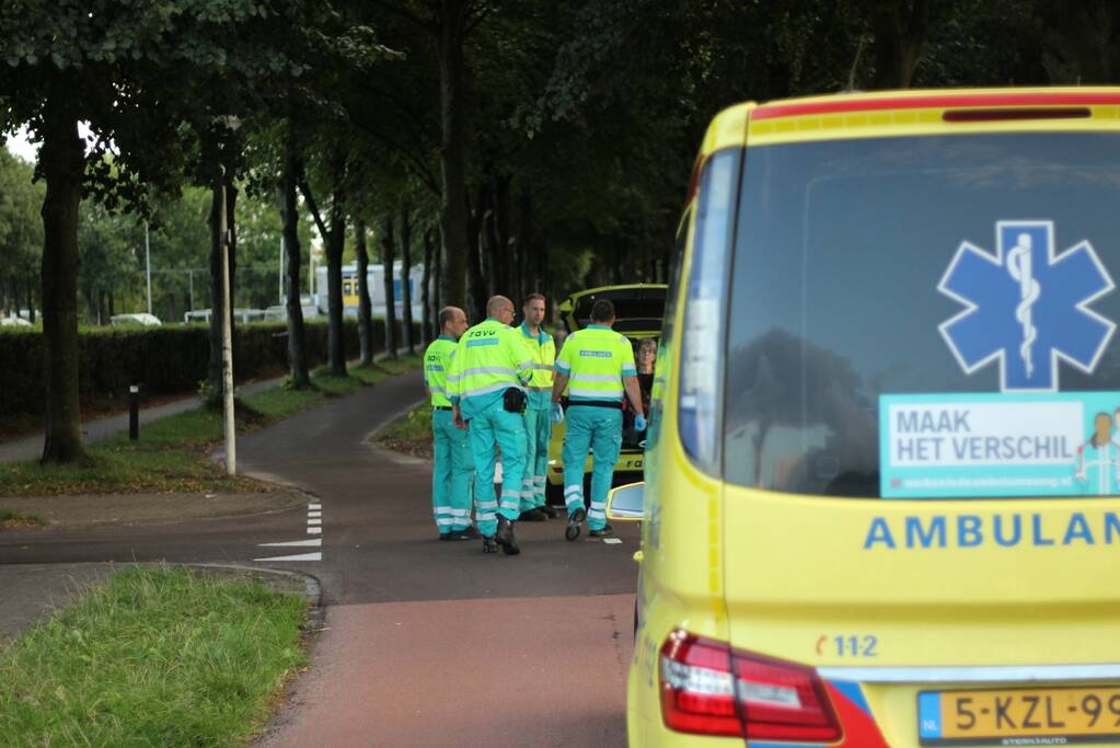 Vrouw gewond na botsing met scooterrijder