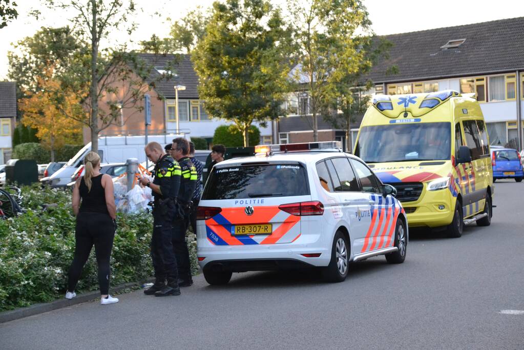 Twee personen met elkaar op de vuist