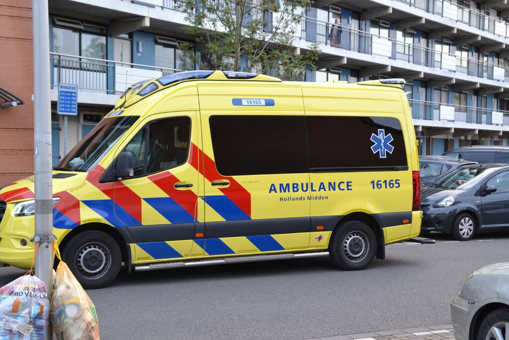 Twee personen met elkaar op de vuist