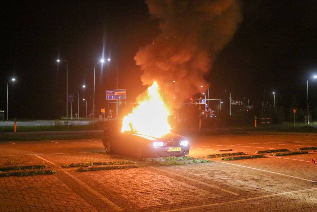 Auto totaal verwoest door brand