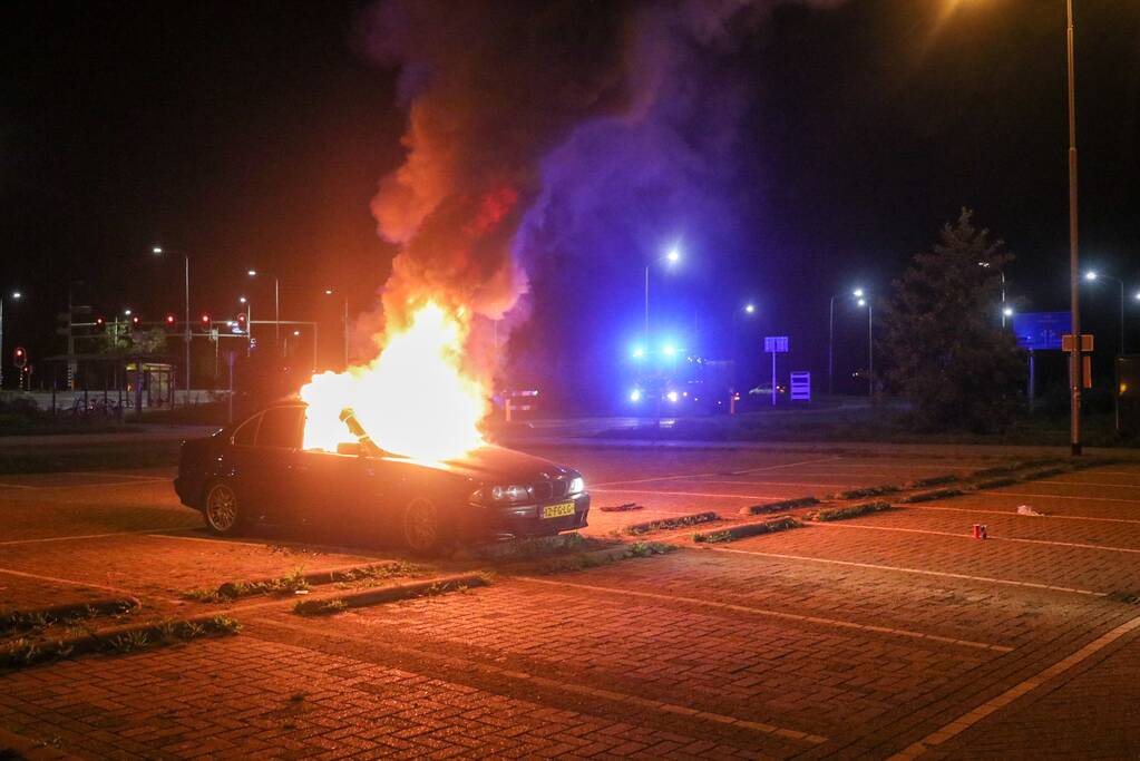 Auto totaal verwoest door brand