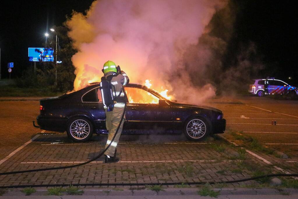 Auto totaal verwoest door brand