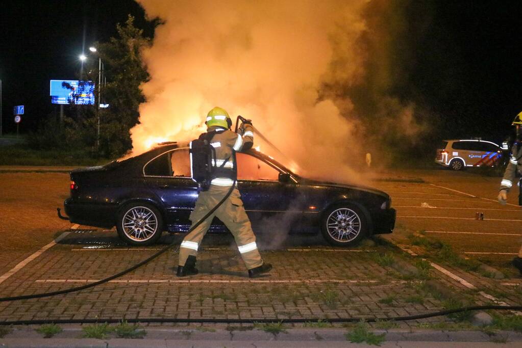 Auto totaal verwoest door brand