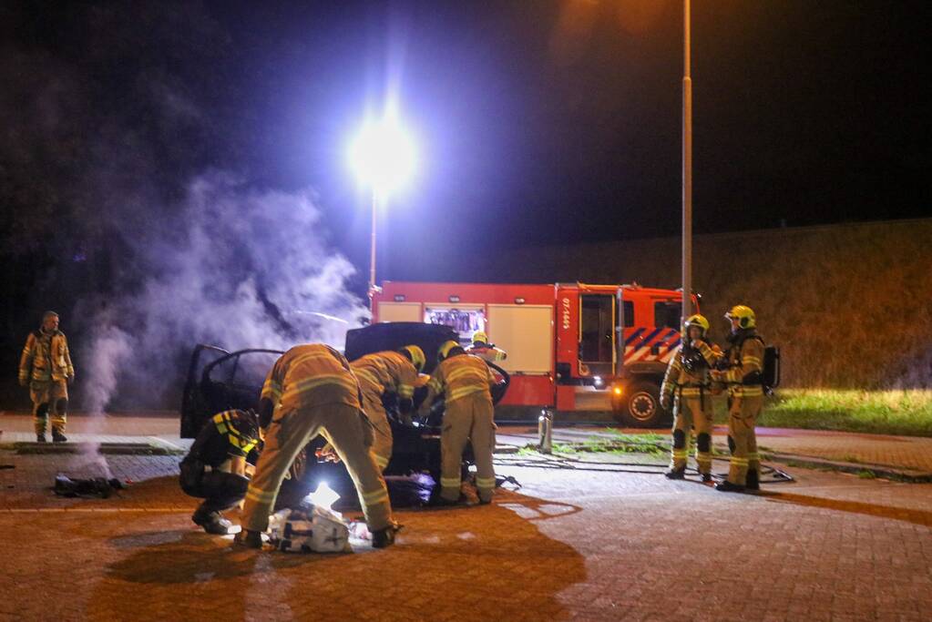 Auto totaal verwoest door brand