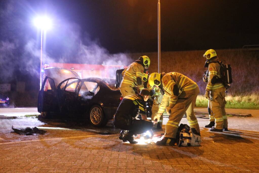 Auto totaal verwoest door brand