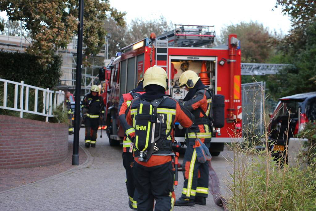 Brandweer oefent middelbrand met slachtoffers in slooppand