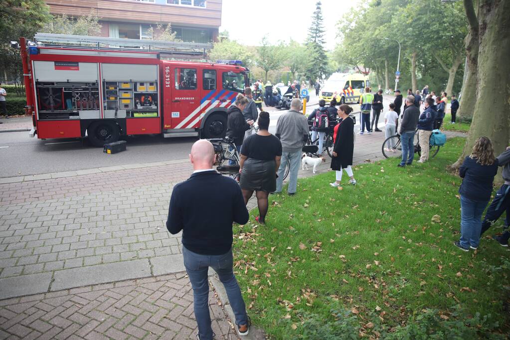 Personenauto vliegt uit de bocht