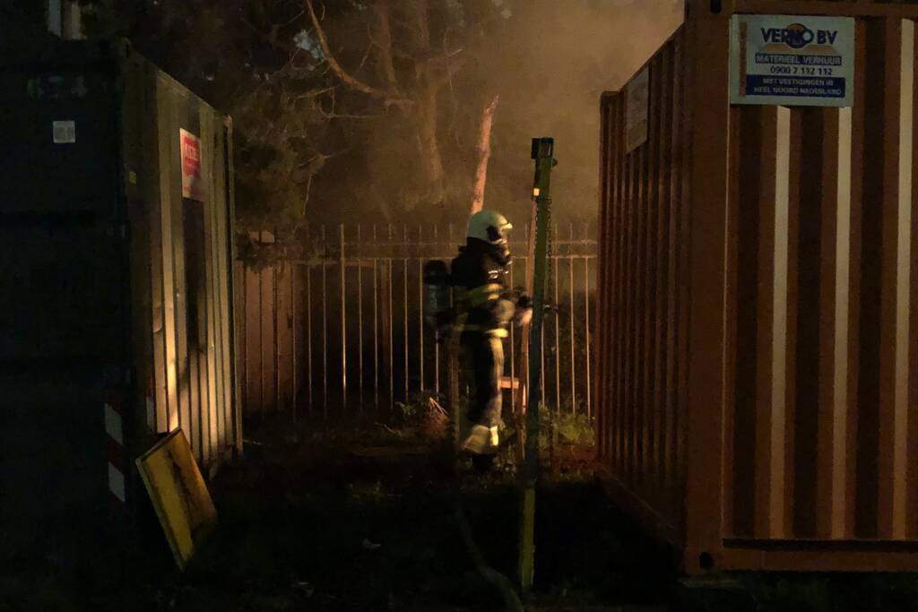 Politie doet poging brand te blussen