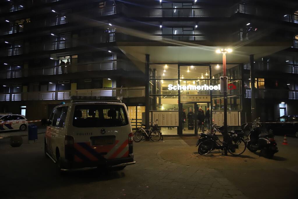 Man zwaargewond bij steekpartij in flatwoning
