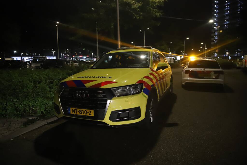 Man zwaargewond bij steekpartij in flatwoning