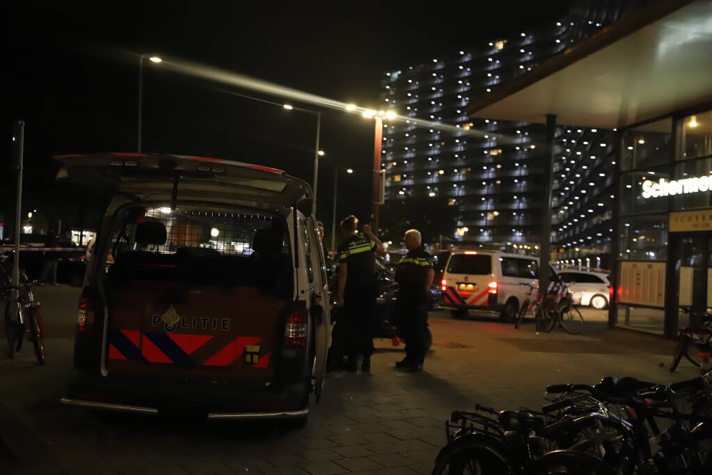 Man zwaargewond bij steekpartij in flatwoning