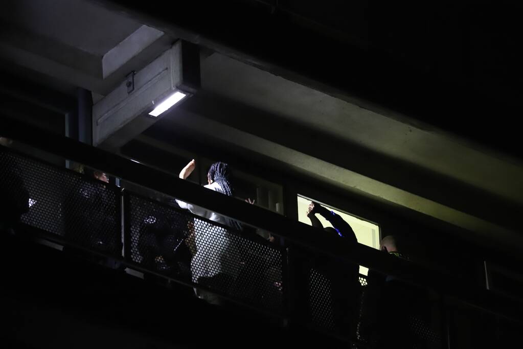 Man zwaargewond bij steekpartij in flatwoning