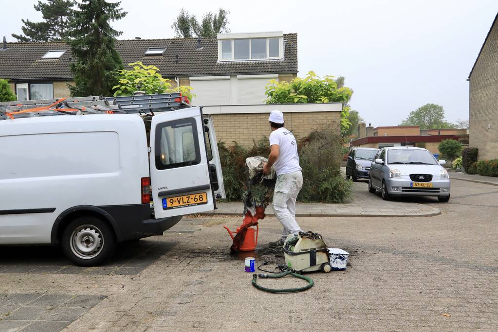 Schilder provoceert persfotografen bij brand in zijn bestelbus