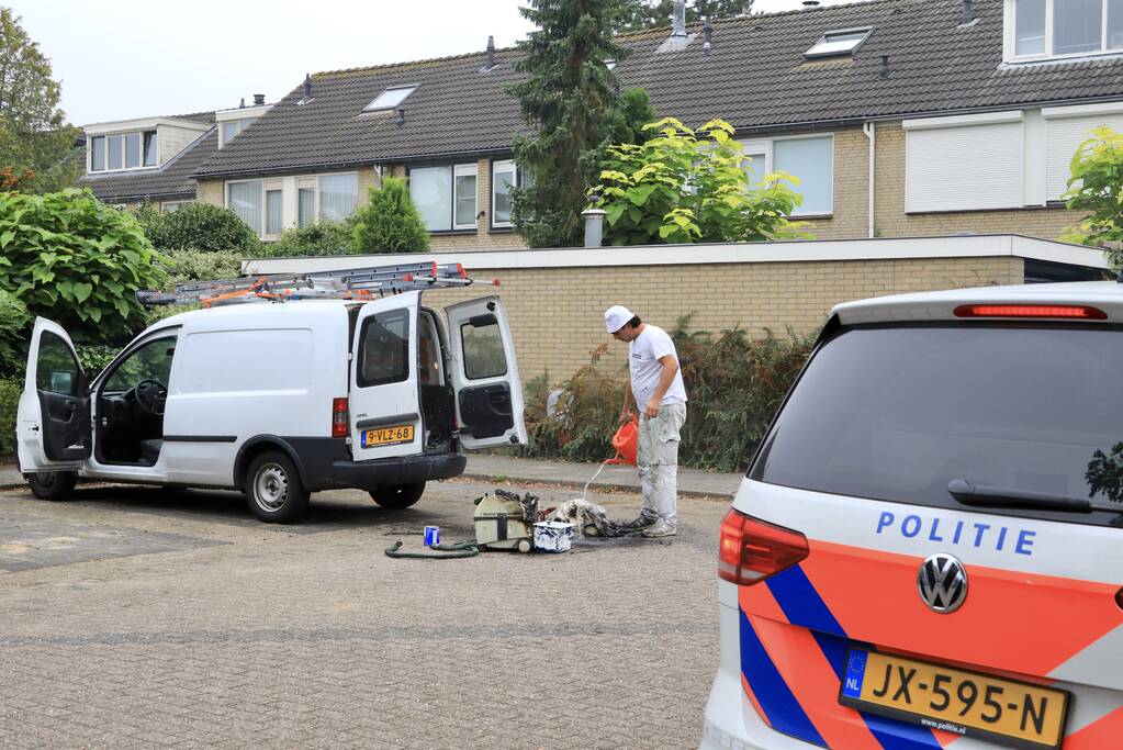 Schilder provoceert persfotografen bij brand in zijn bestelbus