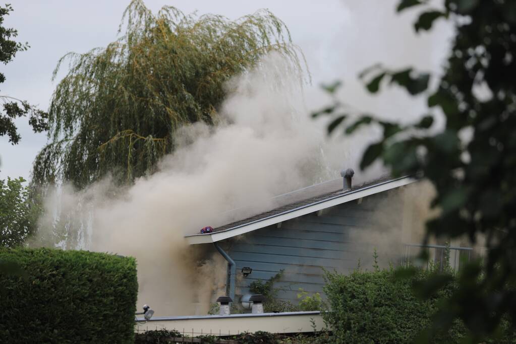 Veel rook bij brand in vrijstaande woning