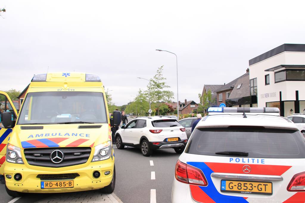 Forse schade na aanrijding op kruispunt