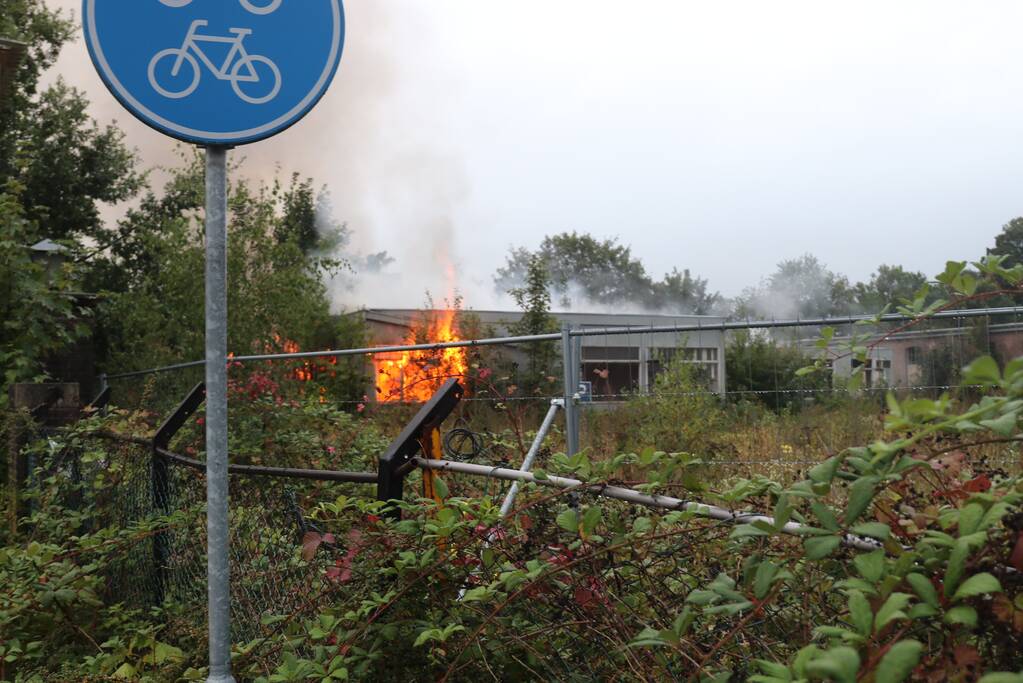 Uitslaande brand in voormalige zadelfabriek